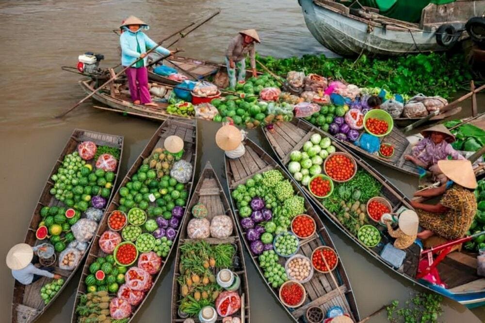 Floating market in Vietnam still possesses its own special cultural features of the people in the Southwestern river area